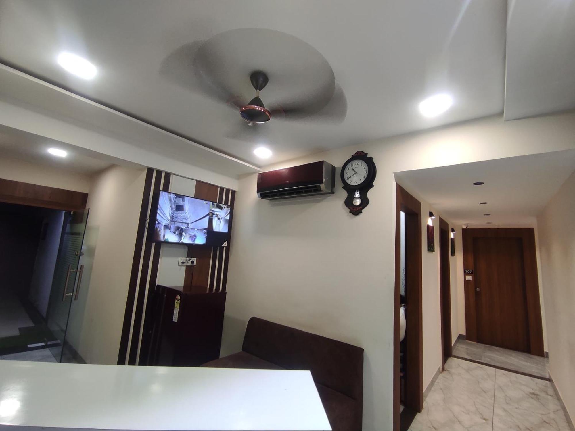 Hotel Earth Inn, Subhash Bridge, Rto Circle, Ahmedabad Eksteriør bilde