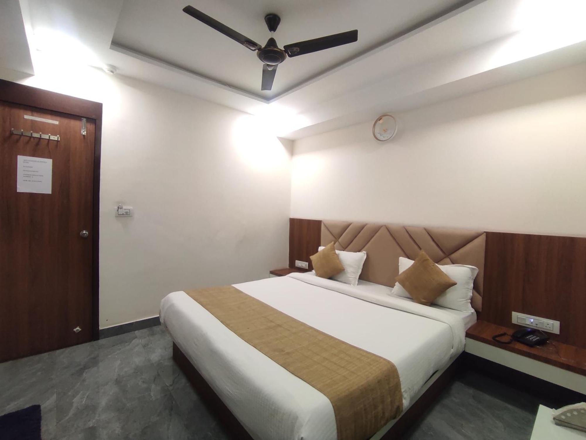 Hotel Earth Inn, Subhash Bridge, Rto Circle, Ahmedabad Eksteriør bilde