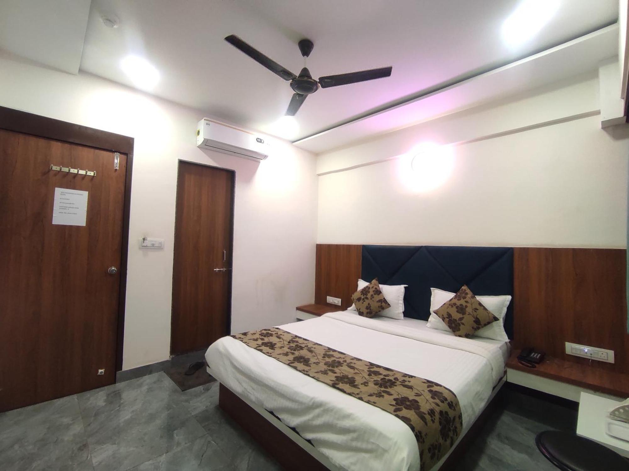 Hotel Earth Inn, Subhash Bridge, Rto Circle, Ahmedabad Eksteriør bilde