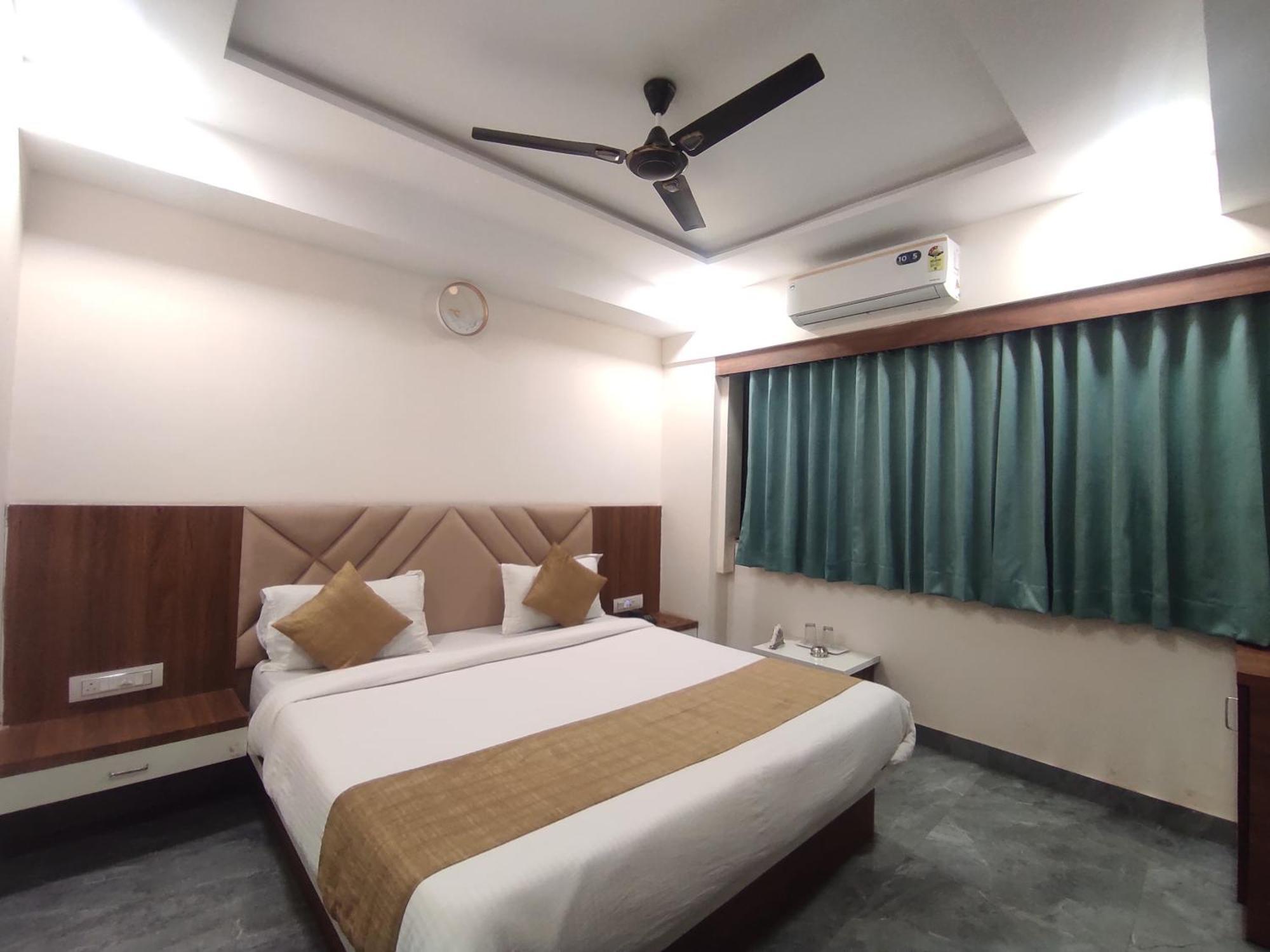 Hotel Earth Inn, Subhash Bridge, Rto Circle, Ahmedabad Eksteriør bilde